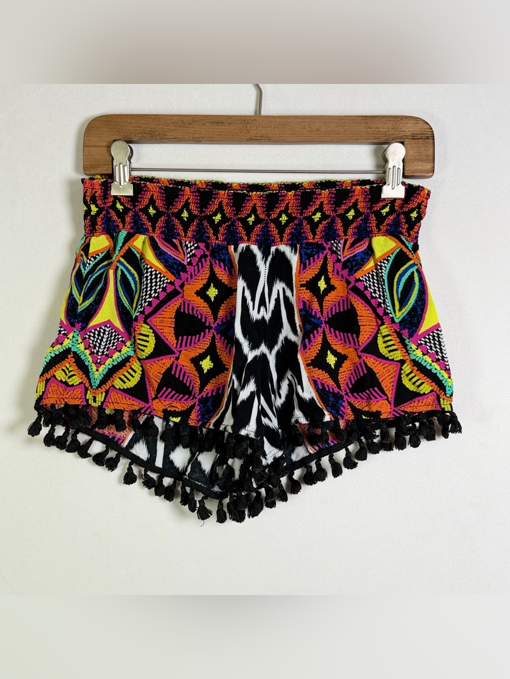 Trina Turk Women’s Sz S Boho Geometric Print Pom Pom Tassel Festival Shorts - Picture 2 of 10